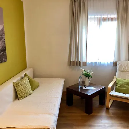 Gastehaus בית הארחה 2*